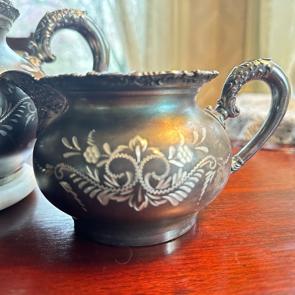 Antique Black Silverplate Tea Set – Teapot, Creamer & Sugar Bowl (EPNS) - Picture 4 of 8